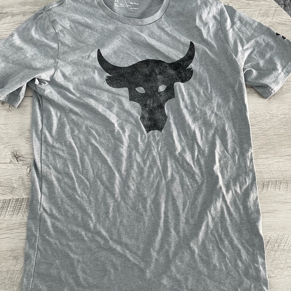 Under Armour Gray and Black Short Sleeve Tee